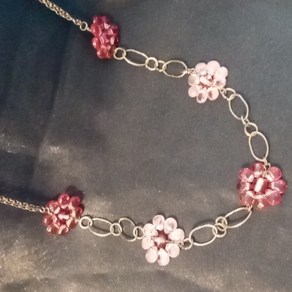 Vintage glass Flower beaded flower oval link chain necklace. Very pretty. - Picture 5 of 8